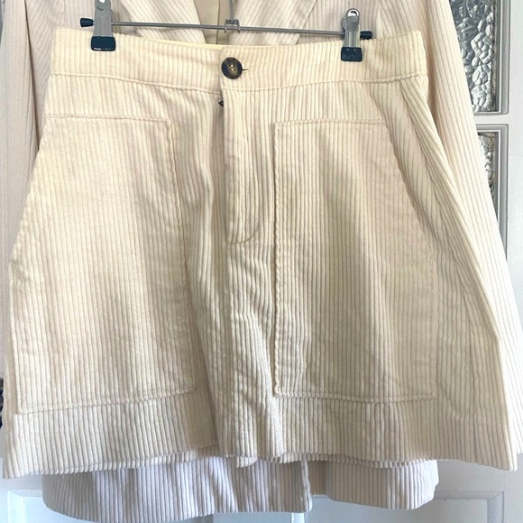 Blazer and mini skirt suit in cream corduroy - Picture 4 of 4